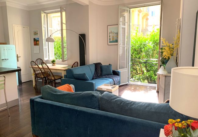  in Nice - Berlioz Blue AP4458 b y Riviera Holiday Homes 