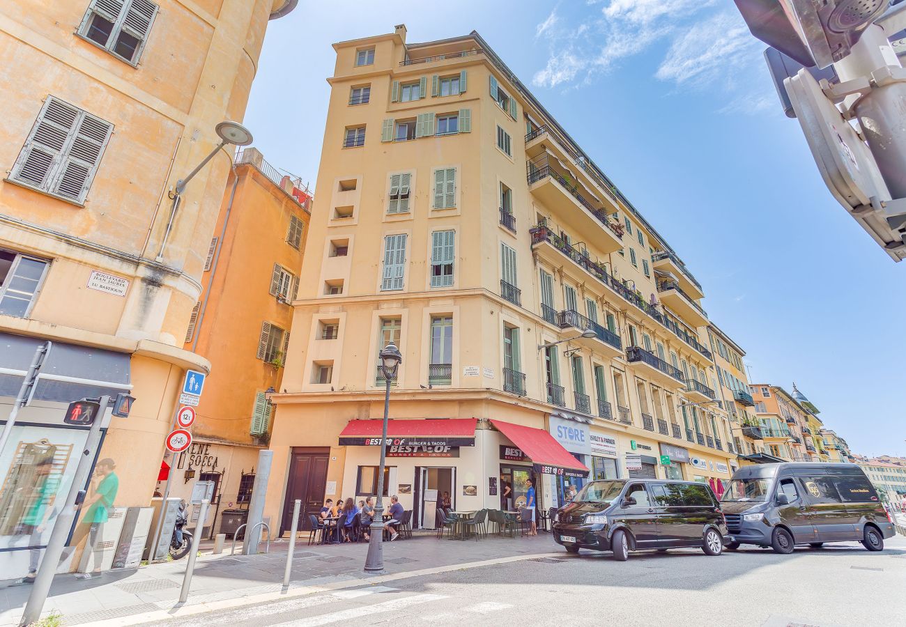 Exterior view of Nice building where the apartment is located