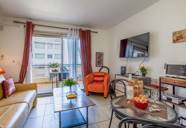 Apartment in Nice - LES CARAIBES AP4473 - Air conditioning, 200 m from the beach by Riviera Holiday Homes Apartment in Nice - LES CARAIBES AP4473 - Air conditioning, 200 m from the beach by Riviera Holiday Homes