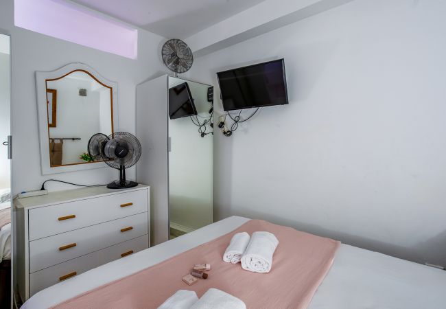 Apartment in Nice - LES CARAIBES AP4473 - Air conditioning, 200 m from the beach by Riviera Holiday Homes Apartment in Nice - LES CARAIBES AP4473 - Air conditioning, 200 m from the beach by Riviera Holiday Homes