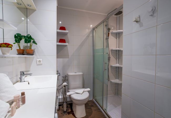 Apartment in Nice - LES CARAIBES AP4473 - Air conditioning, 200 m from the beach by Riviera Holiday Homes Apartment in Nice - LES CARAIBES AP4473 - Air conditioning, 200 m from the beach by Riviera Holiday Homes