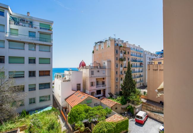 Apartment in Nice - LES CARAIBES AP4473 - Air conditioning, 200 m from the beach by Riviera Holiday Homes Apartment in Nice - LES CARAIBES AP4473 - Air conditioning, 200 m from the beach by Riviera Holiday Homes
