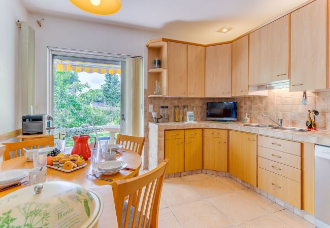 Villa in Nice - VILLA DYONIS VI4439 by Riviera Holiday Homes Villa in Nice - VILLA DYONIS VI4439 by Riviera Holiday Homes