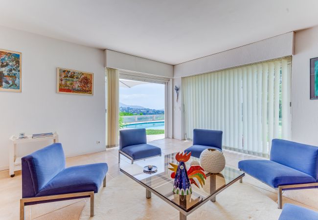 Villa in Nice - VILLA DYONIS VI4439 by Riviera Holiday Homes Villa in Nice - VILLA DYONIS VI4439 by Riviera Holiday Homes