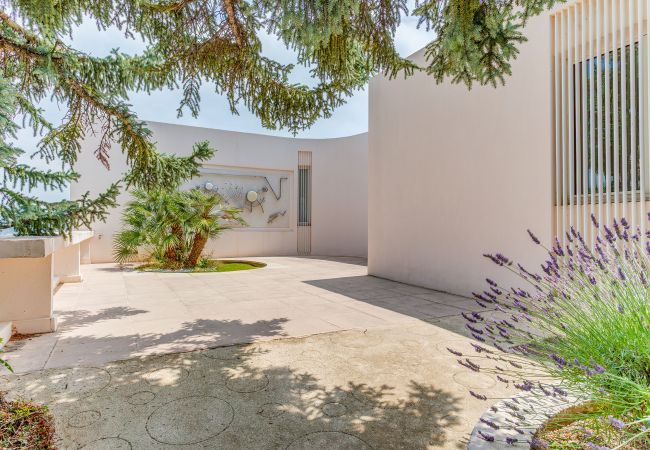 Villa in Nice - VILLA DYONIS VI4439 by Riviera Holiday Homes Villa in Nice - VILLA DYONIS VI4439 by Riviera Holiday Homes