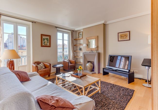 Apartment in Nice - VUE MAGENTA AP4484 by Riviera Holiday Homes  Apartment in Nice - VUE MAGENTA AP4484 by Riviera Holiday Homes