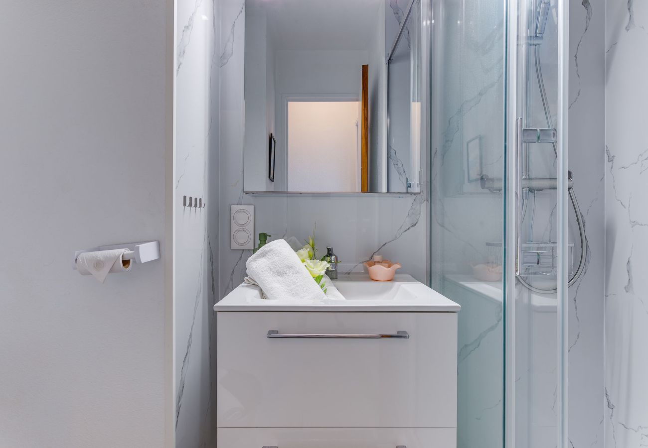 Apartment in Villefranche-sur-Mer - L'ANGE GARDIEN VI AP4502 By Riviera Holiday Homes 