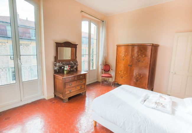 Appartement à Nice -  NICE ETOILE, Grand appartement calme, lumineux, climatisé, proche du centre by RIVIERA HOLIDAY HOMES  Appartement à Nice -  NICE ETOILE, Grand appartement calme, lumineux, climatisé, proche du centre by RIVIERA HOLIDAY HOMES
