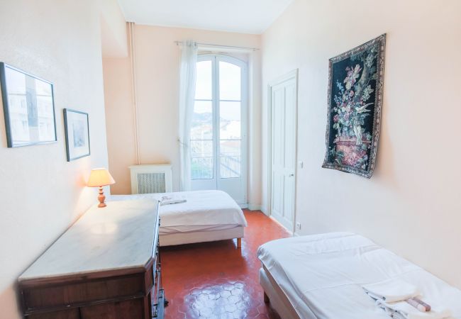 Appartement à Nice -  NICE ETOILE, Grand appartement calme, lumineux, climatisé, proche du centre by RIVIERA HOLIDAY HOMES  Appartement à Nice -  NICE ETOILE, Grand appartement calme, lumineux, climatisé, proche du centre by RIVIERA HOLIDAY HOMES