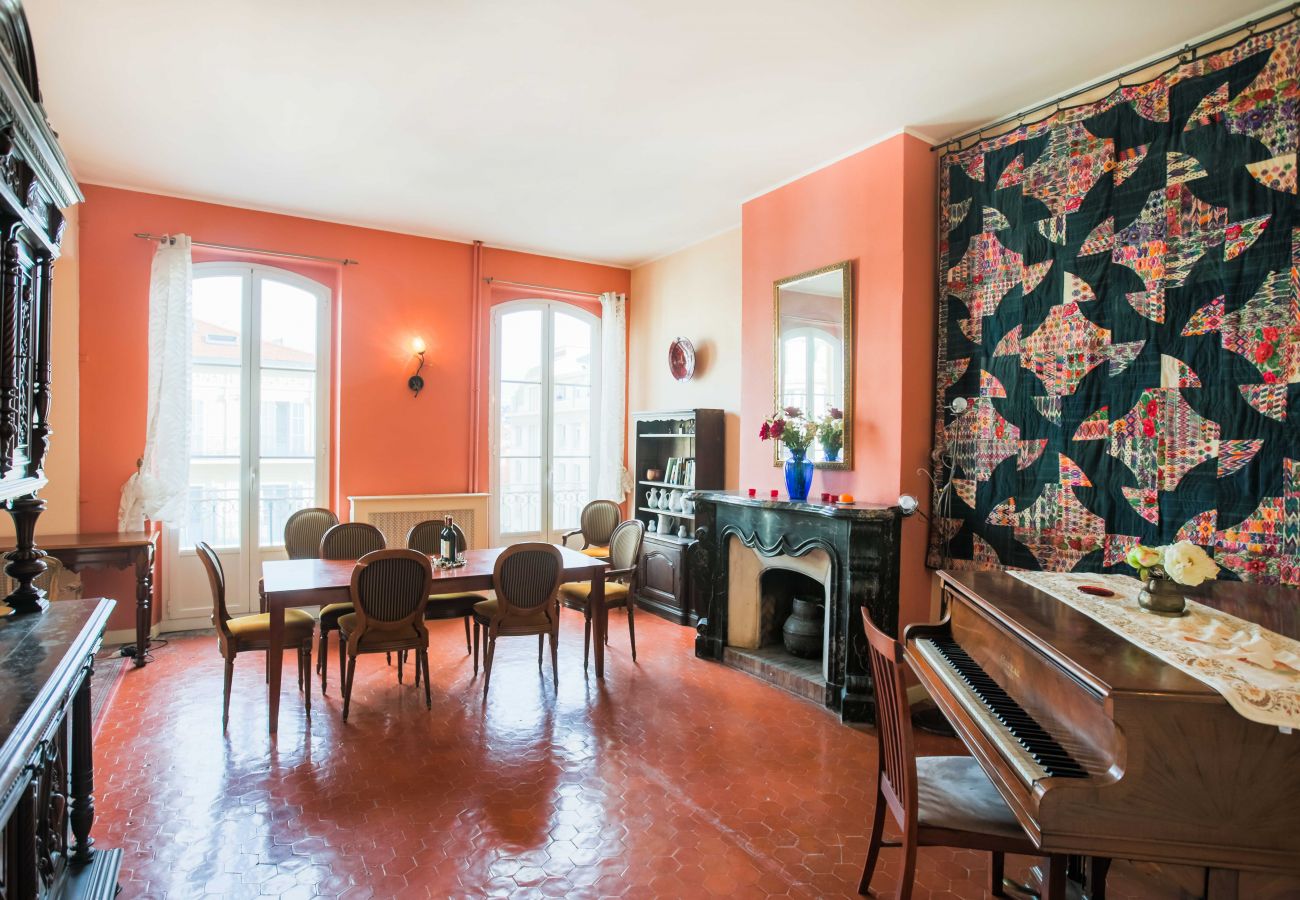 Appartement à Nice -  NICE ETOILE, Grand appartement calme, lumineux, climatisé, proche du centre by RIVIERA HOLIDAY HOMES 