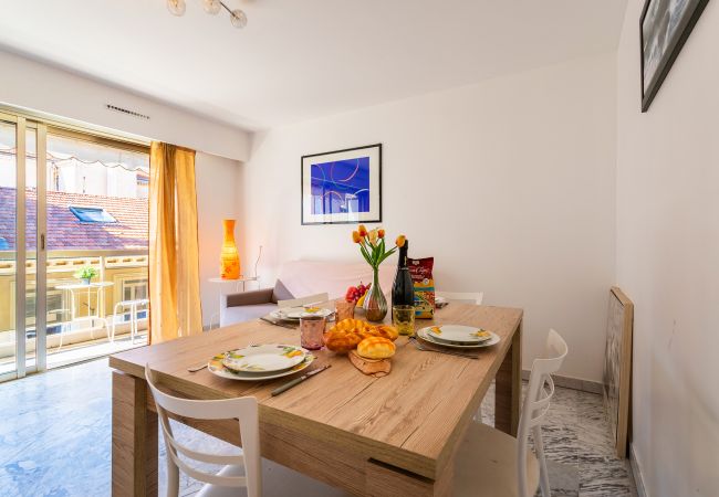 Appartement à Cannes - Appartement Trois pièces  DEB5515