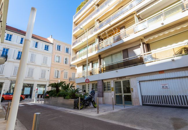 Appartement à Cannes - Appartement Trois pièces  DEB5515