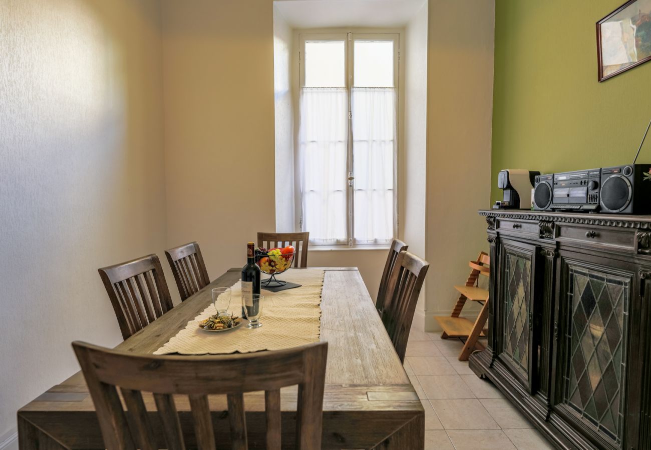 Salle à manger à côté de la cuisine