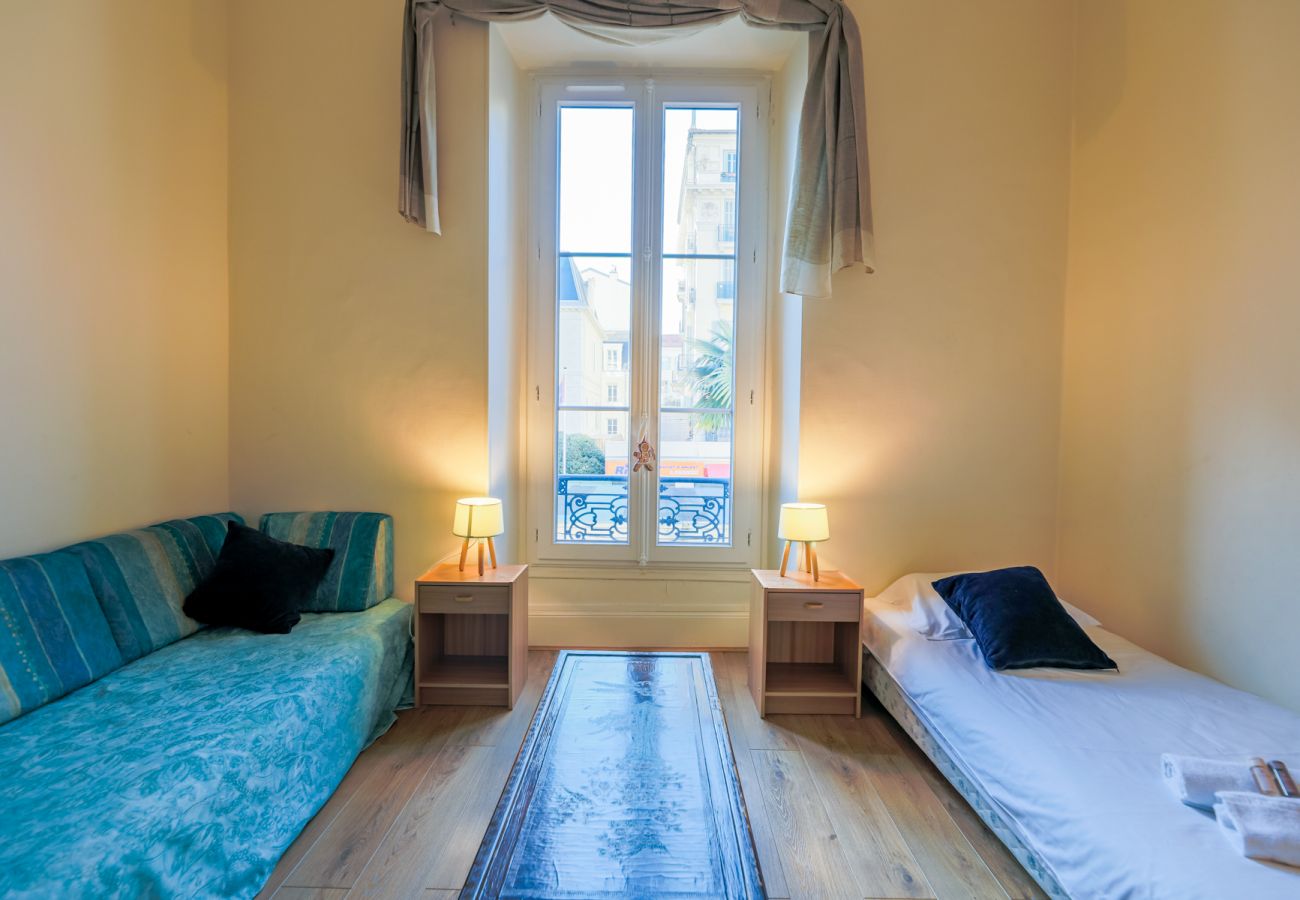 Belle chambre à coucher pour 4 personnes