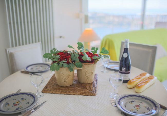 Appartement à Villefranche-sur-Mer - LE CALIFORNIA, Magnifique appartement, terrasse avec piscine, vue sur mer  by RIVIERA HOLIDAY HOMES