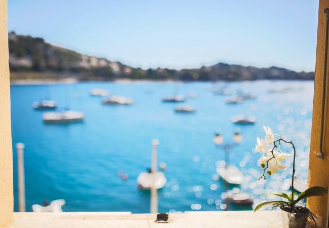 Appartement à Villefranche-sur-Mer -  QUAI DES MARINIERES, Magnifique Appartement avec vue mer  by RIVIERA HOLIDAY HOMES  Appartement à Villefranche-sur-Mer -  QUAI DES MARINIERES, Magnifique Appartement avec vue mer  by RIVIERA HOLIDAY HOMES