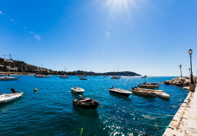 Appartement à Villefranche-sur-Mer -  QUAI DES MARINIERES, Magnifique Appartement avec vue mer  by RIVIERA HOLIDAY HOMES  Appartement à Villefranche-sur-Mer -  QUAI DES MARINIERES, Magnifique Appartement avec vue mer  by RIVIERA HOLIDAY HOMES
