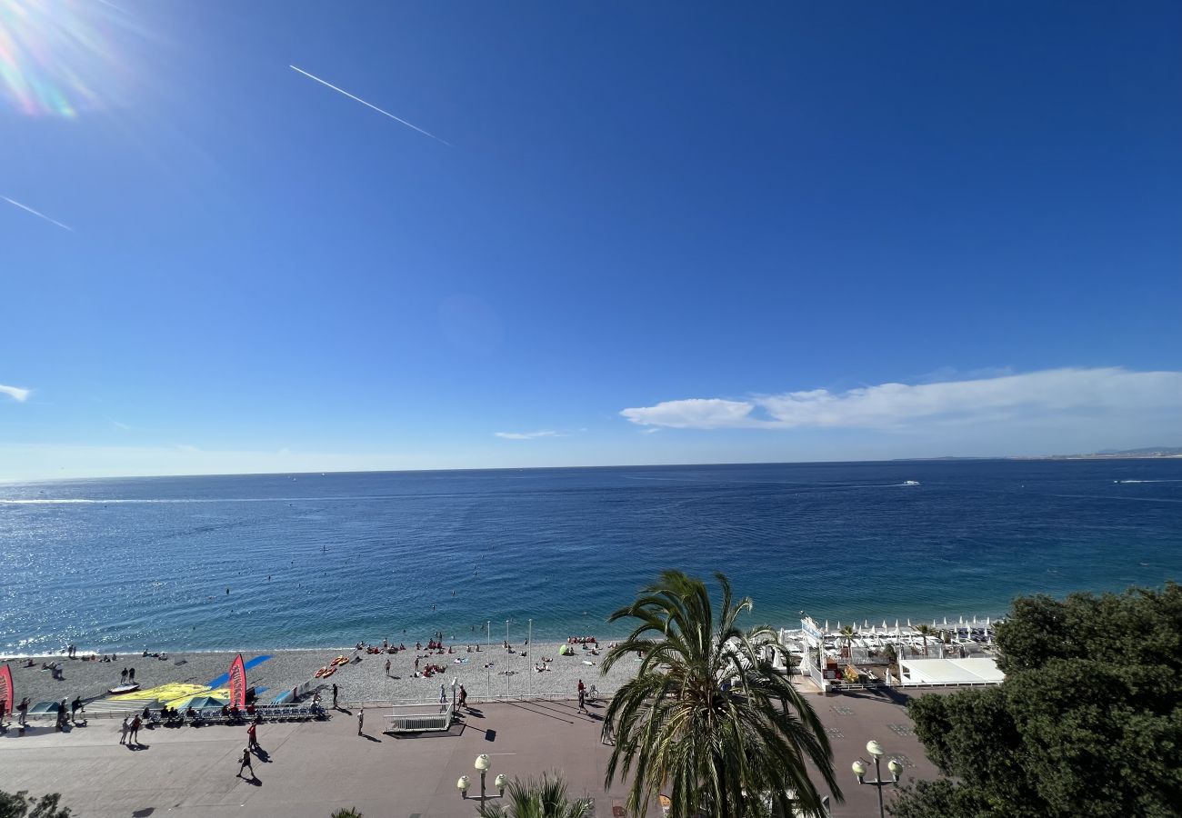 Appartement à Nice - AU BEAU RIVAGE , Bord de mer avec terrasse by RIVIERA HOLIDAY HOMES