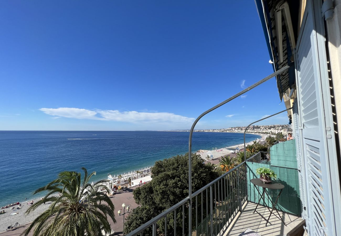 Appartement à Nice - AU BEAU RIVAGE , Bord de mer avec terrasse by RIVIERA HOLIDAY HOMES