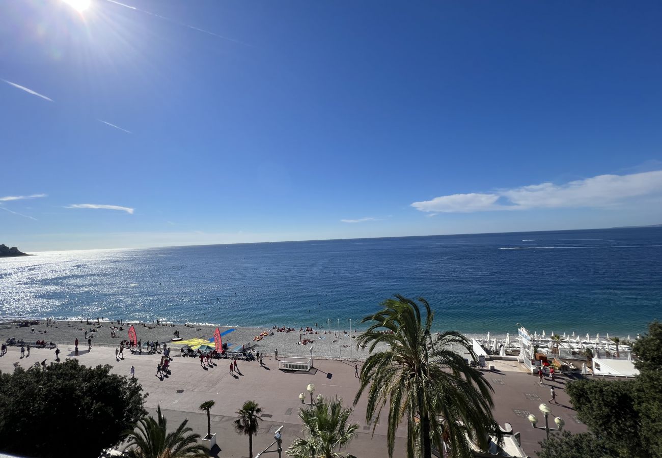 Appartement à Nice - AU BEAU RIVAGE , Bord de mer avec terrasse by RIVIERA HOLIDAY HOMES