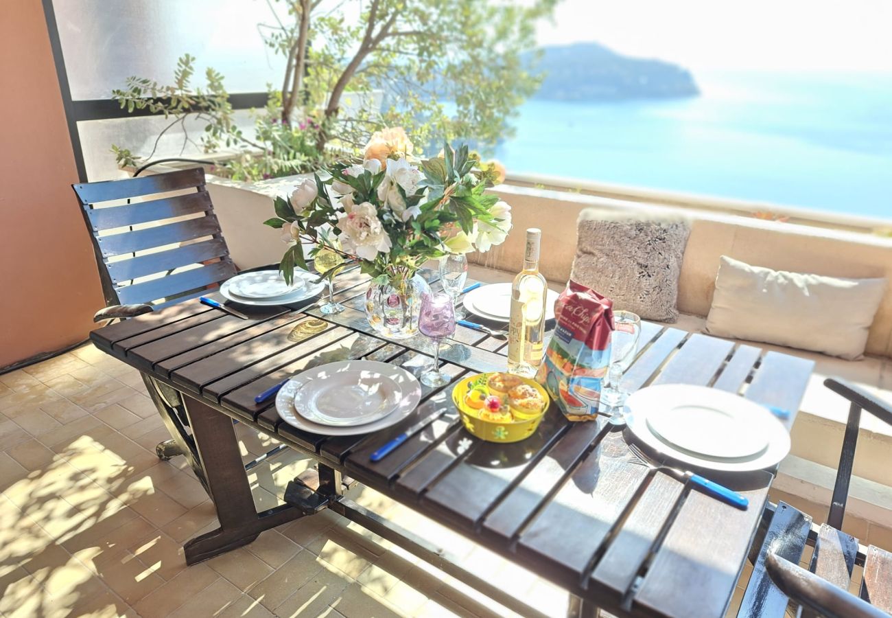 Studio à Villefranche-sur-Mer - LE CAP II , Appartement  terrasse avec magnifique Vue Mer, proche centre by RIVIERA HOLIDAY HOMES