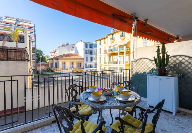 Appartement à Nice - LE JOFFRE GRIMALDI, Spacieux Appartement, avec terrasse, proche centre by RIVIERA HOLIDAY HOMES Appartement à Nice - LE JOFFRE GRIMALDI, Spacieux Appartement, avec terrasse, proche centre by RIVIERA HOLIDAY HOMES