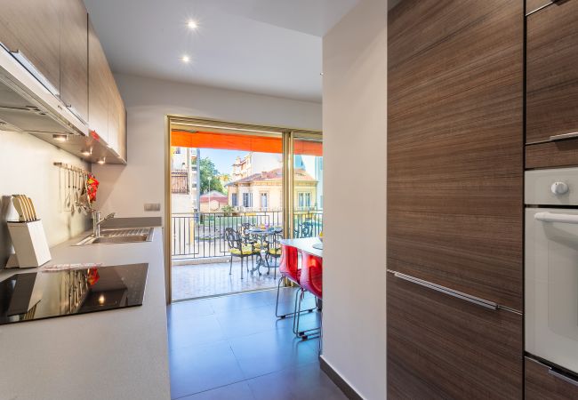 Appartement à Nice - LE JOFFRE GRIMALDI, Spacieux Appartement, avec terrasse, proche centre by RIVIERA HOLIDAY HOMES Appartement à Nice - LE JOFFRE GRIMALDI, Spacieux Appartement, avec terrasse, proche centre by RIVIERA HOLIDAY HOMES