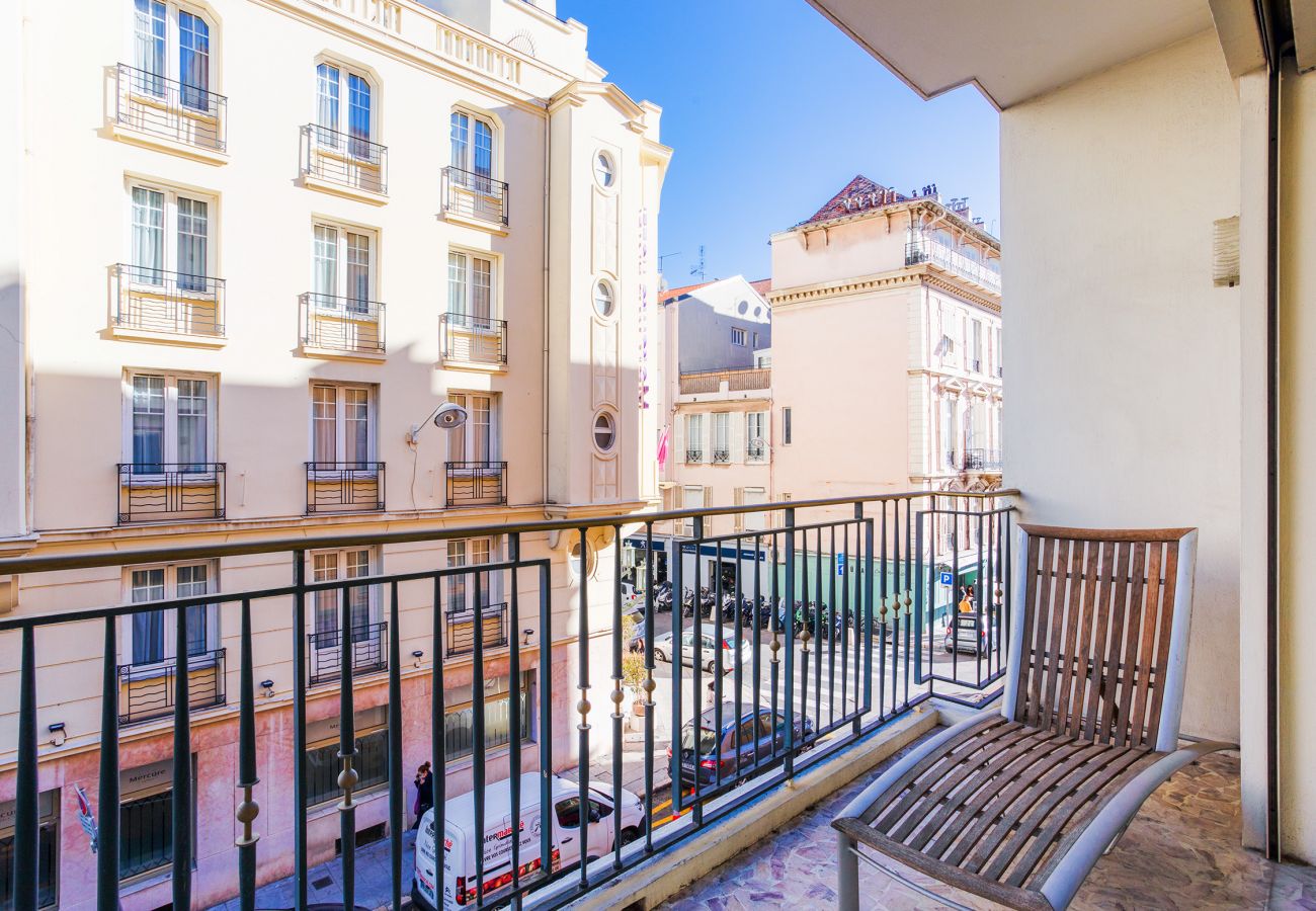 LE BALCON CÔTÉ CHAMBRE PARENTALE