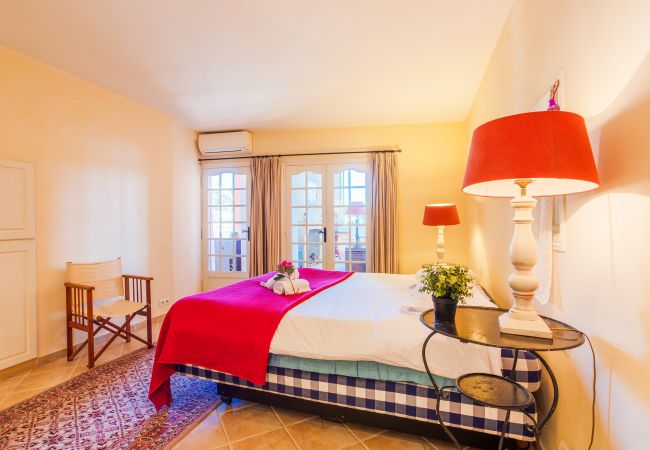 Appartement à Villefranche-sur-Mer -  ON VILLEFRANCHE BAY, Appartement Vue Mer Balcon proche Plages by RIVIERA HOLIDAY HOMES  Appartement à Villefranche-sur-Mer -  ON VILLEFRANCHE BAY, Appartement Vue Mer Balcon proche Plages by RIVIERA HOLIDAY HOMES