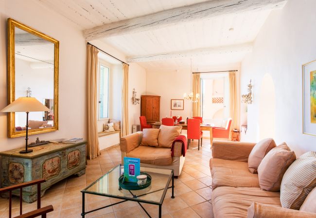 Appartement à Villefranche-sur-Mer -  ON VILLEFRANCHE BAY, Appartement Vue Mer Balcon proche Plages by RIVIERA HOLIDAY HOMES  Appartement à Villefranche-sur-Mer -  ON VILLEFRANCHE BAY, Appartement Vue Mer Balcon proche Plages by RIVIERA HOLIDAY HOMES