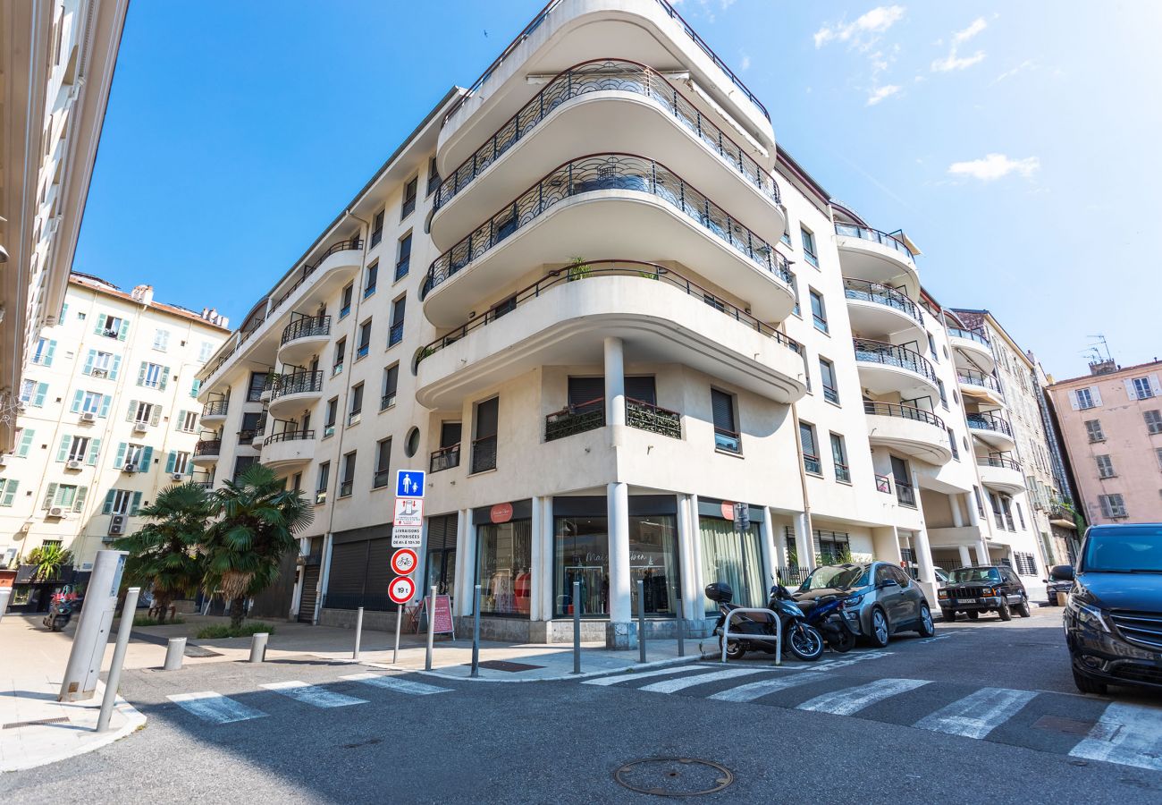 Appartement à Nice -  PALAIS LIBERTE,  Appartement avec terrasse, proche plage  by RIVIERA HOLIDAY HOMES 