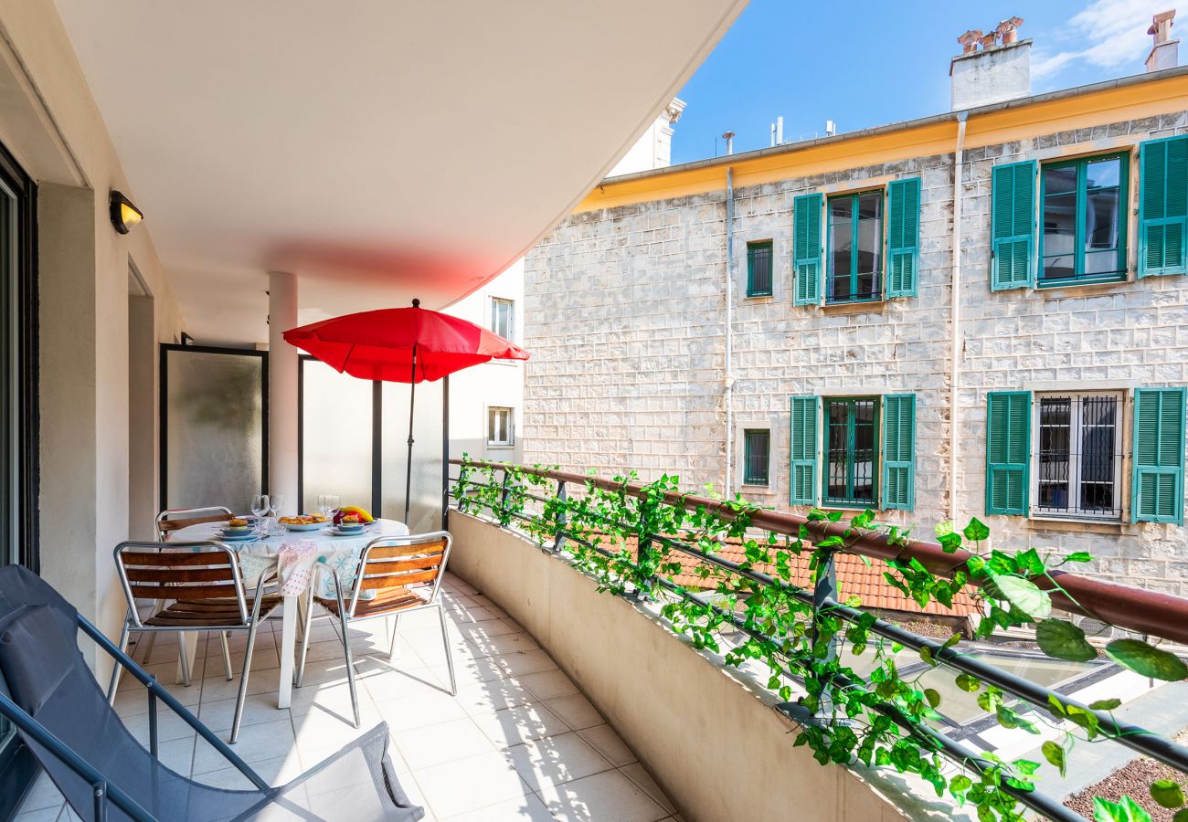 Appartement à Nice -  PALAIS LIBERTE,  Appartement avec terrasse, proche plage  by RIVIERA HOLIDAY HOMES 