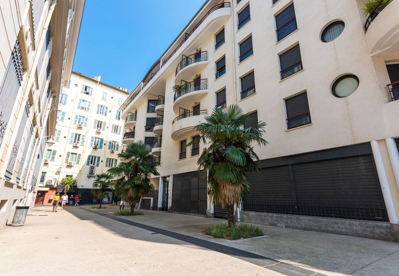 Appartement à Nice -  PALAIS LIBERTE,  Appartement avec terrasse, proche plage  by RIVIERA HOLIDAY HOMES 