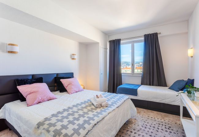 Appartement à Nice -  PLAZA TERRACE, Magnifique appartement avec terrasse, vue mer  Appartement à Nice -  PLAZA TERRACE, Magnifique appartement avec terrasse, vue mer