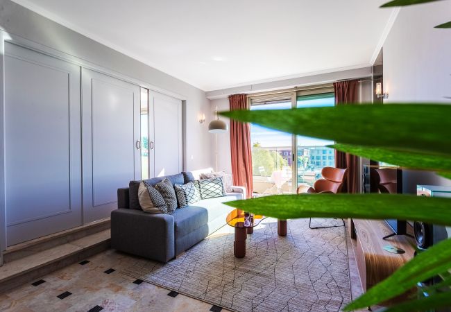 Appartement à Nice -  PLAZA TERRACE, Magnifique appartement avec terrasse, vue mer  Appartement à Nice -  PLAZA TERRACE, Magnifique appartement avec terrasse, vue mer