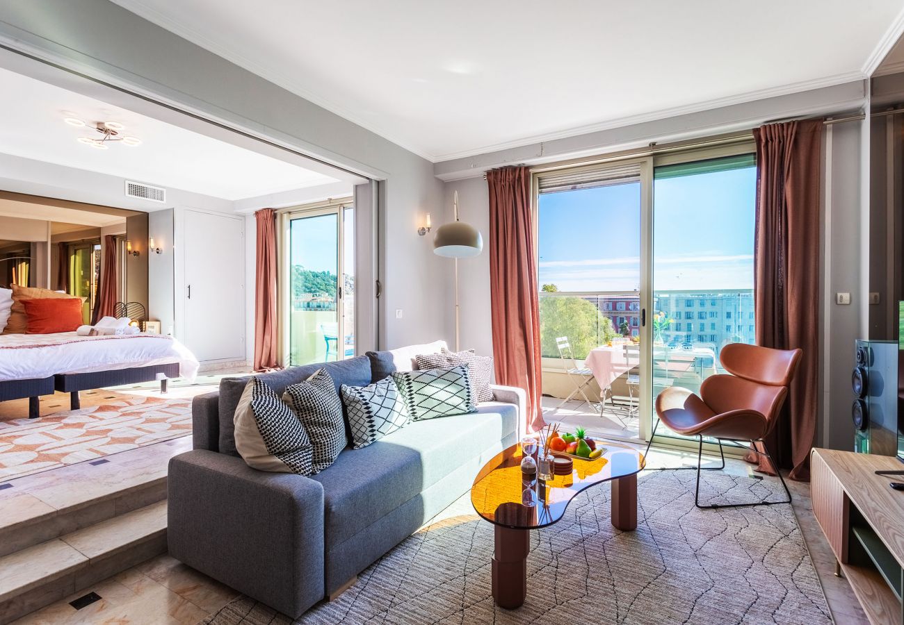 Appartement à Nice -  PLAZA TERRACE, Magnifique appartement avec terrasse, vue mer by RIVIERA HOLIDAY HOMES 