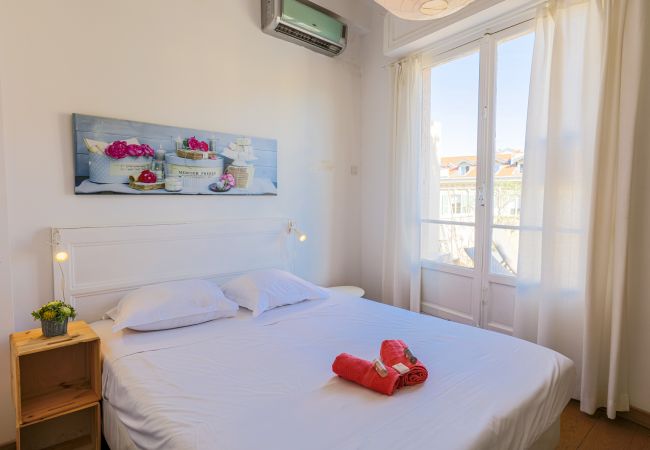 Appartement à Nice -  PALAIS L'ESCURIAL, Appartement avec terrasse, proche du centre ville by RIVIERA HOLIDAY HOMES  Appartement à Nice -  PALAIS L'ESCURIAL, Appartement avec terrasse, proche du centre ville by RIVIERA HOLIDAY HOMES
