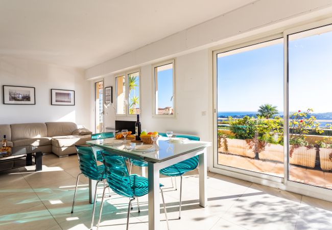 Appartement à Villefranche-sur-Mer -  VILLA HENRIETTA, Villa agréable, grande terrasse vue mer  by RIVIERA HOLIDAY HOMES  Appartement à Villefranche-sur-Mer -  VILLA HENRIETTA, Villa agréable, grande terrasse vue mer  by RIVIERA HOLIDAY HOMES