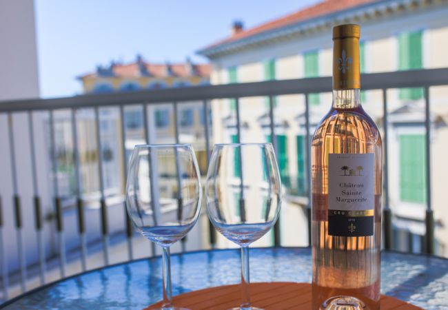 Appartement à Nice - LE PALACE, Bel appartement avec terrasse,  proche centre  by RIVIERA HOLIDAY HOMES  Appartement à Nice - LE PALACE, Bel appartement avec terrasse,  proche centre  by RIVIERA HOLIDAY HOMES