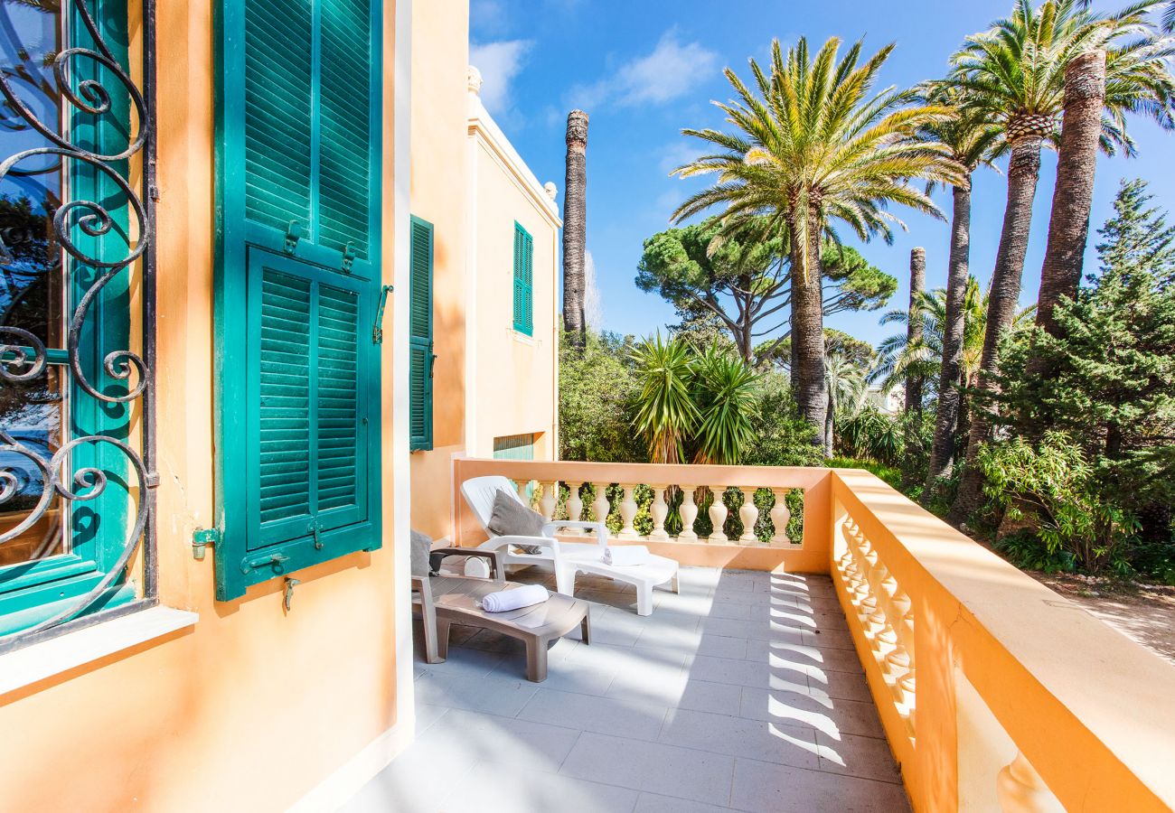 Villa à Cap-d´Ail -  VILLA ROC FLEURY , Belle villa avec terrasse, vue mer, proche parc by RIVIERA HOLIDAY HOMES 