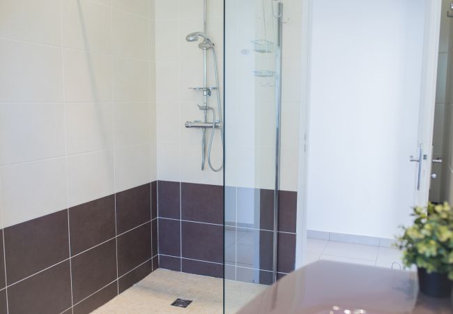 SALLE DE BAIN 1 SALLE DE BAIN 1