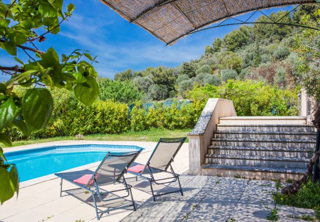 Villa à Nice -  VINAIGRIER HILLS, Grande Villa avec terrasse, piscine une belle vue mer by RIVIERA HOLIDAY HOMES  Villa à Nice -  VINAIGRIER HILLS, Grande Villa avec terrasse, piscine une belle vue mer by RIVIERA HOLIDAY HOMES