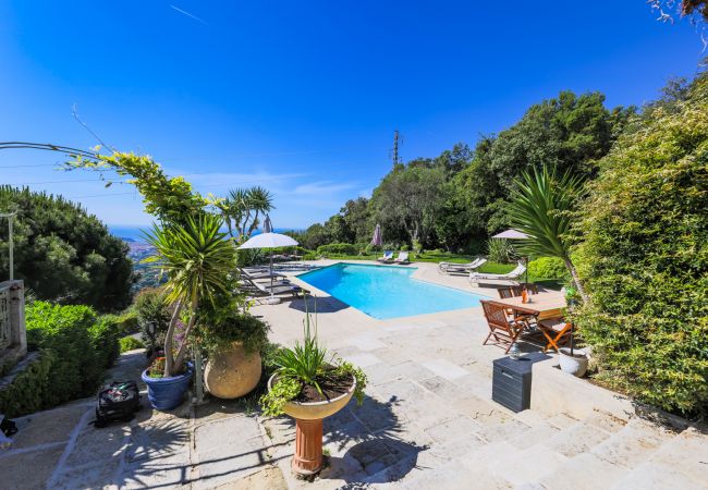 Villa à Nice -  LOU MAS SOUBRAN, Magnifique Villa, terrasse avec piscine by RIVIERA HOLIDAY HOMES  Villa à Nice -  LOU MAS SOUBRAN, Magnifique Villa, terrasse avec piscine by RIVIERA HOLIDAY HOMES