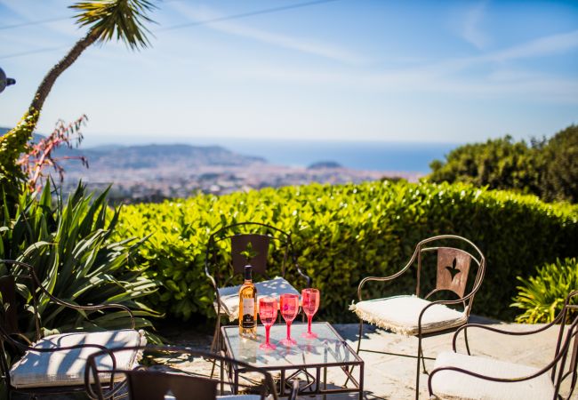 Villa à Nice -  LOU MAS SOUBRAN, Magnifique Villa, terrasse avec piscine by RIVIERA HOLIDAY HOMES  Villa à Nice -  LOU MAS SOUBRAN, Magnifique Villa, terrasse avec piscine by RIVIERA HOLIDAY HOMES