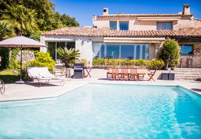 Villa à Nice -  LOU MAS SOUBRAN, Magnifique Villa, terrasse avec piscine by RIVIERA HOLIDAY HOMES  Villa à Nice -  LOU MAS SOUBRAN, Magnifique Villa, terrasse avec piscine by RIVIERA HOLIDAY HOMES