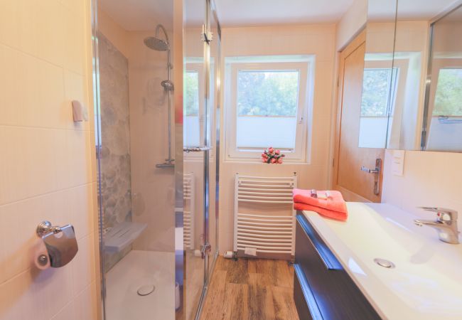 Villa à Juan-les-Pins -  VILLA LES ONDES, Charmente Villa, terrase, jardin avec piscine by RIVIERA HOLIDAY HOMES  Villa à Juan-les-Pins -  VILLA LES ONDES, Charmente Villa, terrase, jardin avec piscine by RIVIERA HOLIDAY HOMES