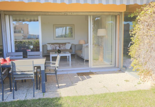 Appartement à Villefranche-sur-Mer - JARDIN FIGUIERS, grande terrasse  jardin vue mer, piscine  by RIVIERA HOLIDAY HOMES  Appartement à Villefranche-sur-Mer - JARDIN FIGUIERS, grande terrasse  jardin vue mer, piscine  by RIVIERA HOLIDAY HOMES