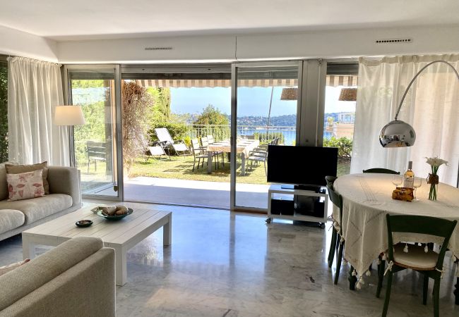 Appartement à Villefranche-sur-Mer - JARDIN FIGUIERS, grande terrasse  jardin vue mer, piscine  by RIVIERA HOLIDAY HOMES  Appartement à Villefranche-sur-Mer - JARDIN FIGUIERS, grande terrasse  jardin vue mer, piscine  by RIVIERA HOLIDAY HOMES