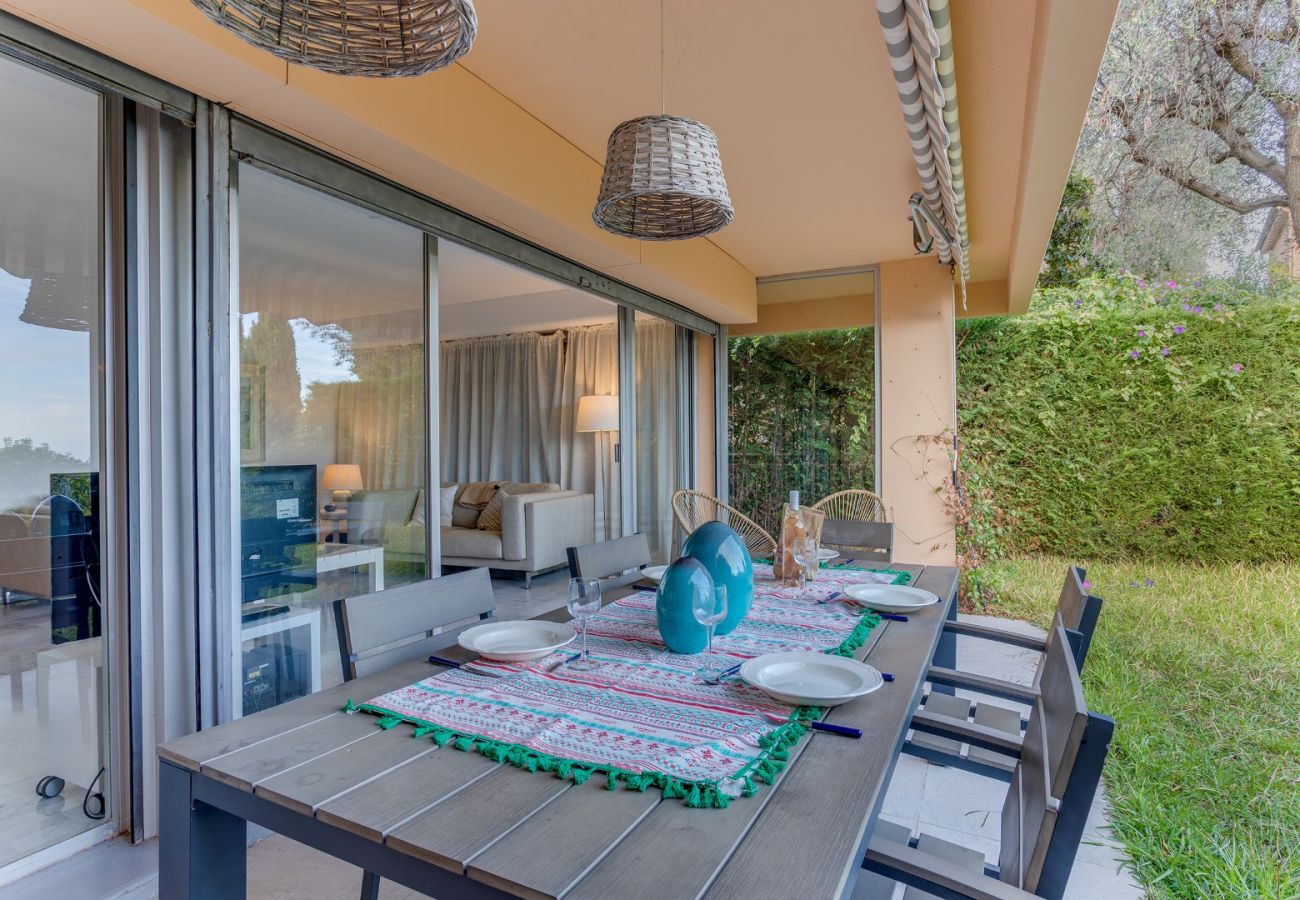 Appartement à Villefranche-sur-Mer - JARDIN FIGUIERS, grande terrasse  jardin vue mer, piscine  by RIVIERA HOLIDAY HOMES 