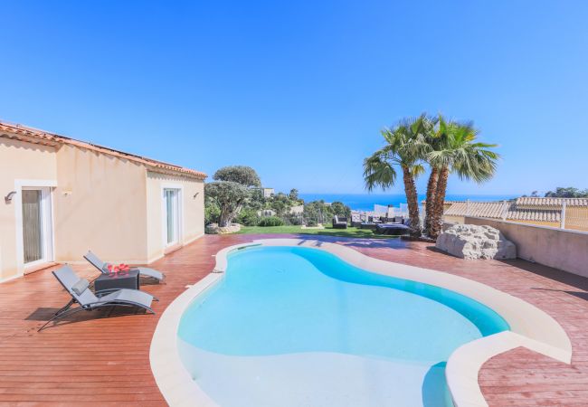 Villa à Nice - LA CORNICHE D'ARGENT, Jardin avec Piscine by RIVIERA HOLIDAY HOMES  Villa à Nice - LA CORNICHE D'ARGENT, Jardin avec Piscine by RIVIERA HOLIDAY HOMES